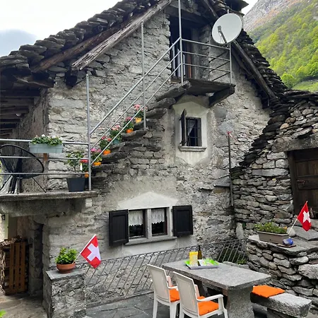 Rusticus1706 Holiday home Lavertezzo